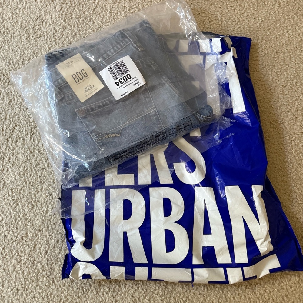 BDG Kayla Low-Rise Jeans - Picture 5 of 5